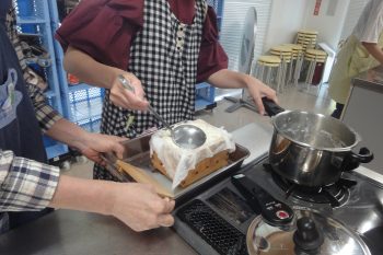 国産大豆から木綿豆腐と豚味噌作り(3/7)